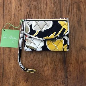 NWT VERA BRADLEY  Wallet/Wristlet in Dogwood